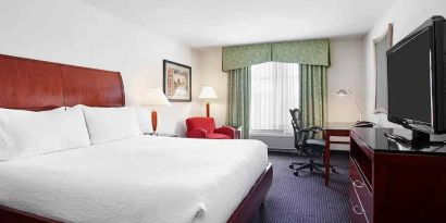spacious king room with work area and lounge at Hilton Garden Inn Rockville-Gaithersburg.