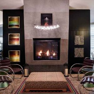 Cosy and comfortable lobby and lounge ideal as a coworking space at Hilton Garden Inn Rockville-Gaithersburg.