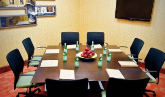business desks and small meeting room ideal for business meetings at Hilton Garden Inn Rockville-Gaithersburg.