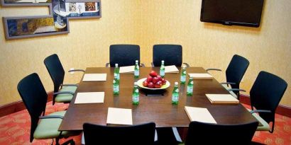 dedicated work area and business desks for all business meetings at Homewood Suites by Hilton Rockville-Gaithersburg.