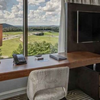 Hotel Hilton Franklin Cool Springs image