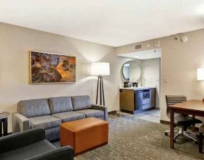 Embassy Suites By Hilton Minneapolis-Airport, Bloomington