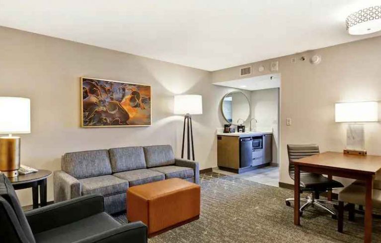 Embassy Suites By Hilton Minneapolis-Airport, Bloomington