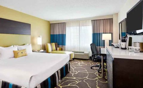 Hotel DoubleTree By Hilton Charlotte-Gateway Village image