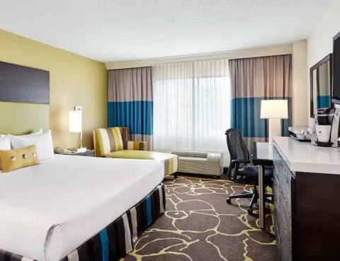 Hotel DoubleTree By Hilton Charlotte-Gateway Village image