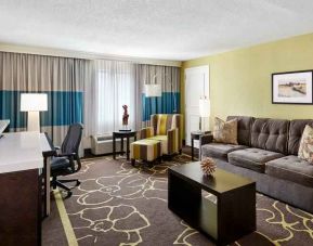 DoubleTree By Hilton Charlotte-Gateway Village, Charlotte