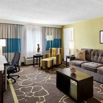 Hotel DoubleTree By Hilton Charlotte-Gateway Village image