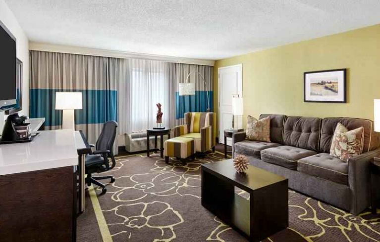 DoubleTree By Hilton Charlotte-Gateway Village, Charlotte