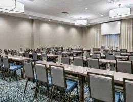DoubleTree By Hilton Charlotte-Gateway Village, Charlotte