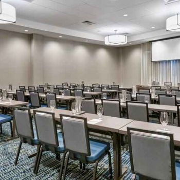 Hotel DoubleTree By Hilton Charlotte-Gateway Village image
