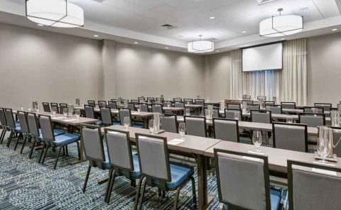 Hotel DoubleTree By Hilton Charlotte-Gateway Village image