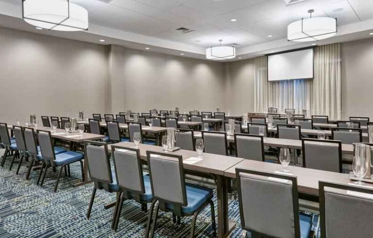 DoubleTree By Hilton Charlotte-Gateway Village, Charlotte