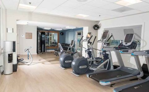 Hotel DoubleTree By Hilton Charlotte-Gateway Village image
