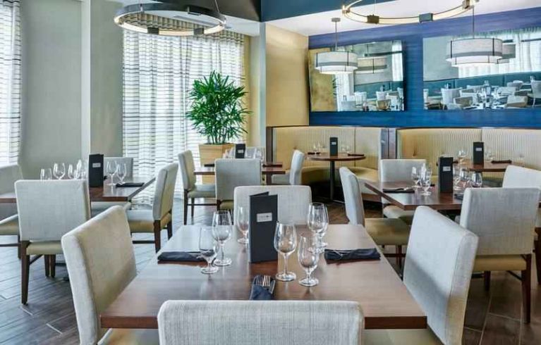 DoubleTree By Hilton Charlotte-Gateway Village, Charlotte