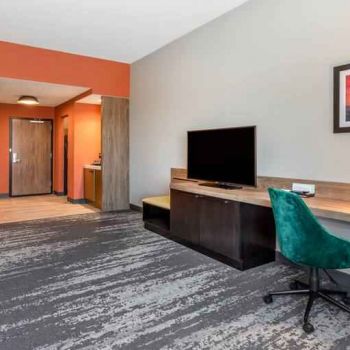 Hotel Hilton Garden Inn Hays image