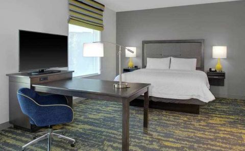 Hotel Hampton Inn & Suites By Hilton-Irvine/Orange County Airport image