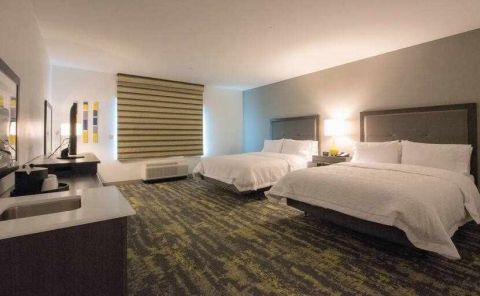 Hotel Hampton Inn & Suites By Hilton-Irvine/Orange County Airport image