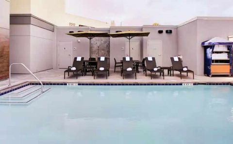 Hotel Hampton Inn & Suites By Hilton-Irvine/Orange County Airport image