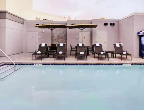 Hotel Hampton Inn & Suites By Hilton-Irvine/Orange County Airport image