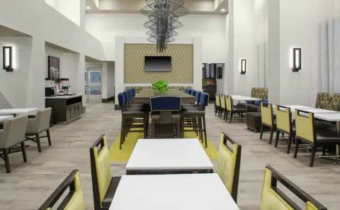 Hotel Hampton Inn & Suites By Hilton-Irvine/Orange County Airport image