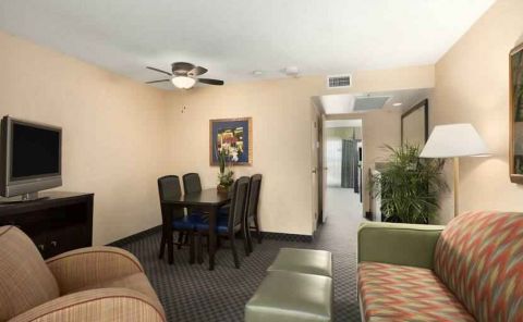 Hotel Embassy Suites By Hilton Miami - International Airport image