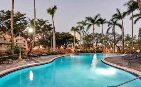 Hotel Embassy Suites By Hilton Miami - International Airport image