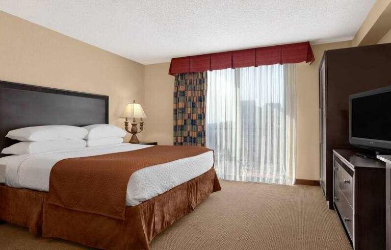 Embassy Suites By Hilton Kansas City- Plaza, Kansas City