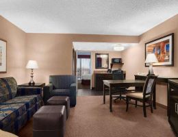 Embassy Suites By Hilton Kansas City- Plaza, Kansas City