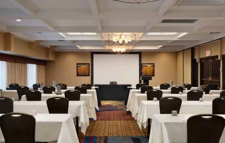 Embassy Suites By Hilton Kansas City- Plaza, Kansas City