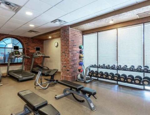 Hotel Embassy Suites By Hilton Kansas City- Plaza image