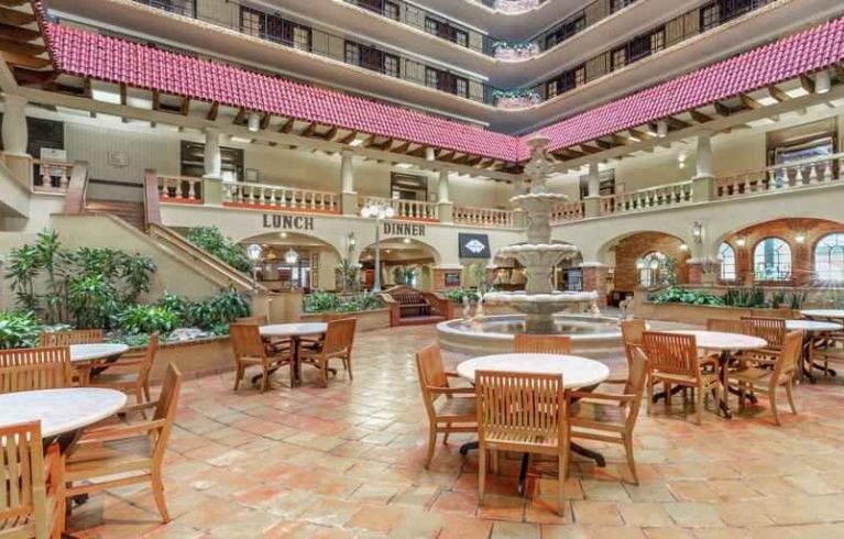 Embassy Suites By Hilton Kansas City- Plaza, Kansas City