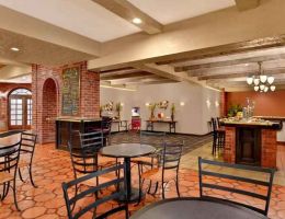 Embassy Suites By Hilton Kansas City- Plaza, Kansas City