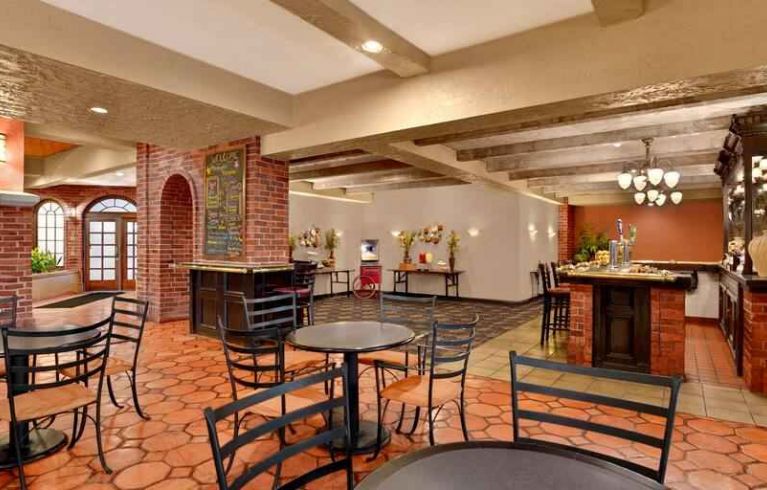 Embassy Suites By Hilton Kansas City- Plaza, Kansas City