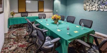 Professional meeting room at Hampton Inn San Francisco Airport.