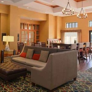 Comfortable lobby lounge area ideal for coworking at Hampton Inn & Suites Pueblo-Southgate.