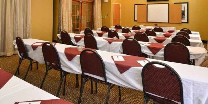 Professional conference room at Hampton Inn & Suites Pueblo-Southgate.