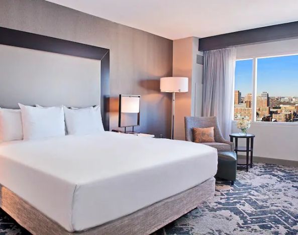 Hilton Baltimore Inner Harbor - HotelsByDay