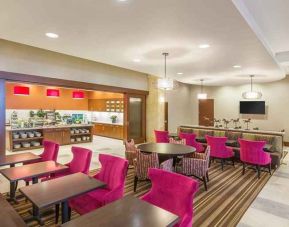 comfortable restaurant space ideal for coworking at Homewood Suites by Hilton Houston Downtown.