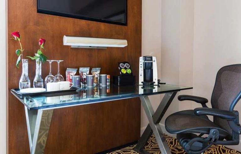 The Sam Houston, Curio Collection By Hilton, Houston