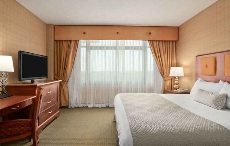 Embassy Suites By Hilton Hot Springs Hotel & Spa, Hot Springs