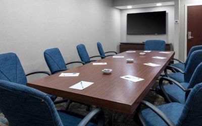 Small meeting room with TV screen at the Hampton Inn Concord Bow.