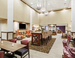 comfortable restaurant and lounge area ideal for coworking at Hampton Inn Bulverde Texas Hill Country.