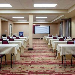 Large meeting room with tables and chairs at the Hampton Inn Albuquerque, University-Midtown (UNM).