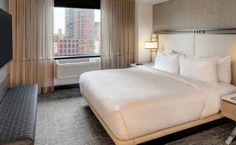 Hotel DoubleTree By Hilton Jersey City image