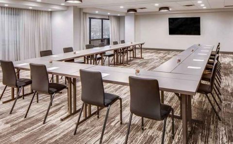 Hotel DoubleTree By Hilton Jersey City image