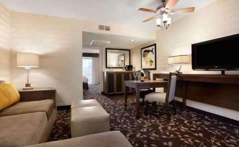 Hotel Embassy Suites By Hilton Napa Valley image