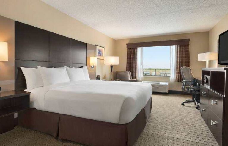 DoubleTree By Hilton Wichita Airport, Wichita
