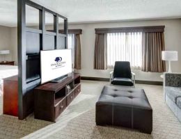 DoubleTree By Hilton Wichita Airport, Wichita