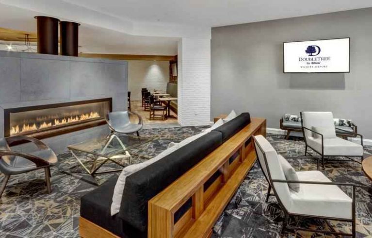 DoubleTree By Hilton Wichita Airport, Wichita