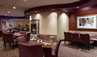 Breakfast area perfect for coworking at the DoubleTree Suites by Hilton Cincinnati-Blue Ash.